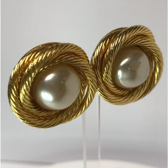 CHANEL 24K Plated Vintage Pearl Earrings ✨🤩 - Picture 7 of 17